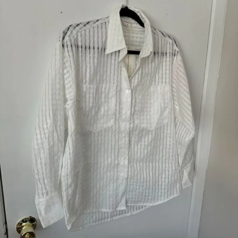 Commense Elegant White Textured Button-Down Shirt Long Sleeve Collared Blouse XS